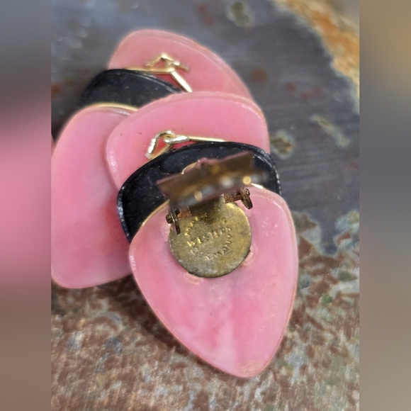 Western Germany Vintage Pink & Black Clip-on Triangular Shape Lucite Earrings - Picture 5 of 8